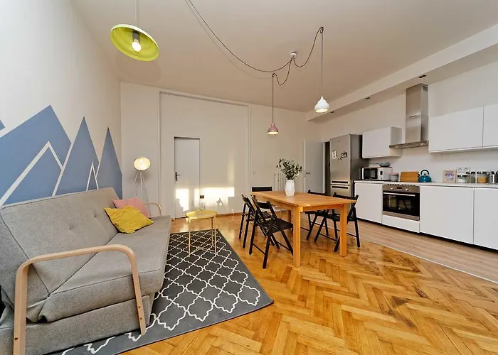 Appartement Stepanska 36