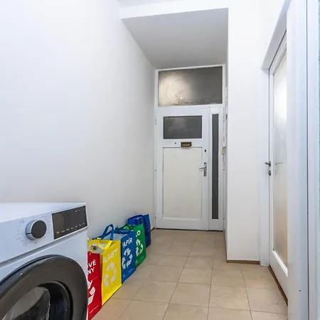 Appartement Stepanska 36