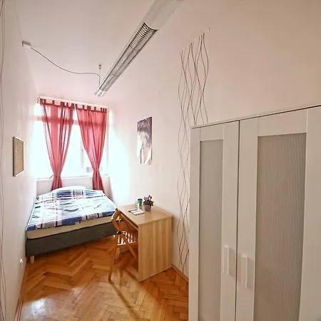 Stepanska 36 *
