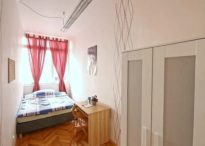Stepanska 36 *