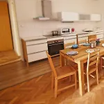 Stepanska 36 *